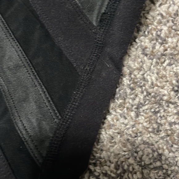 Alo Epic Leggings - Picture 5 of 6